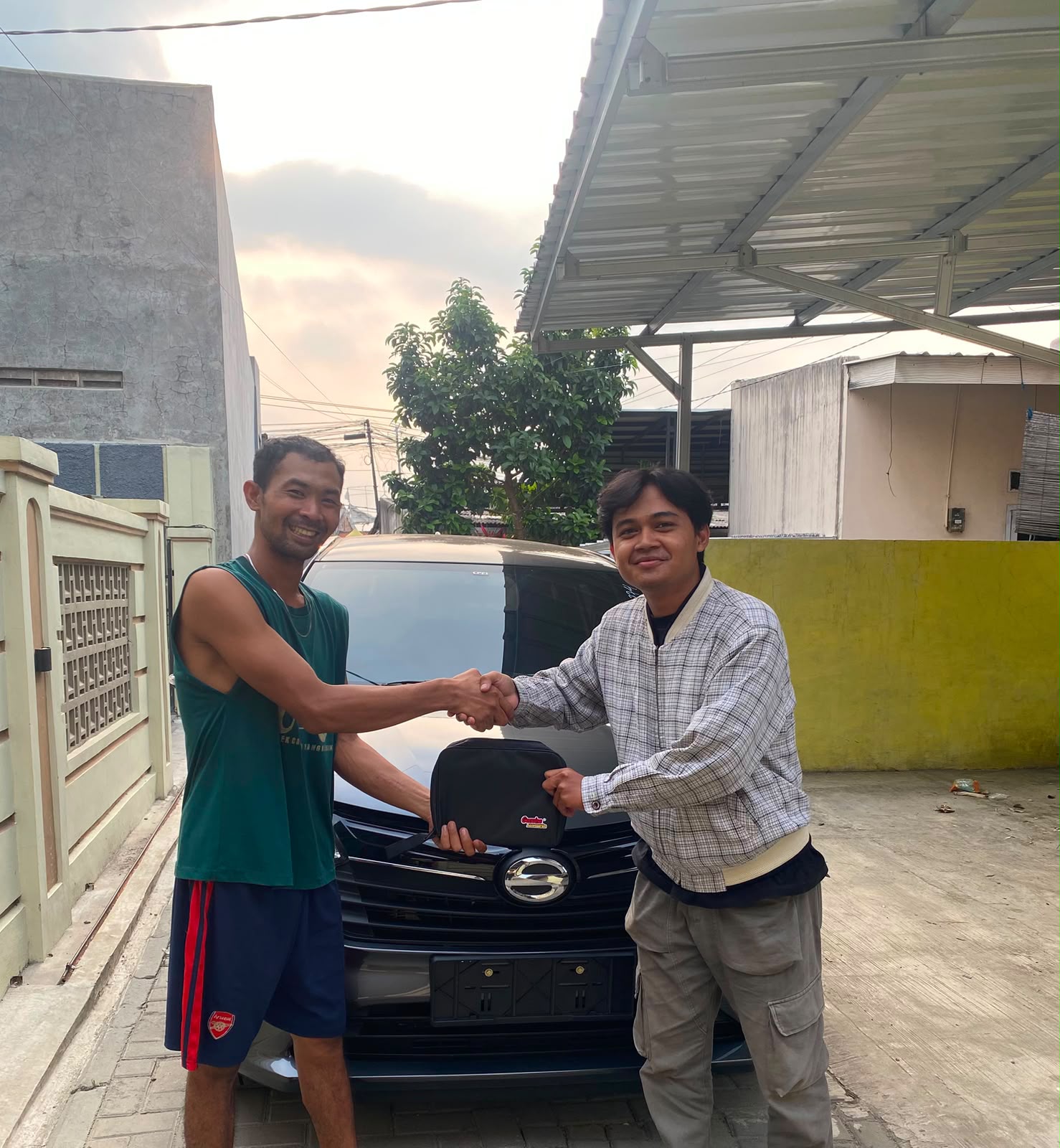 Delivery Unit Daihatsu Sigra Putih